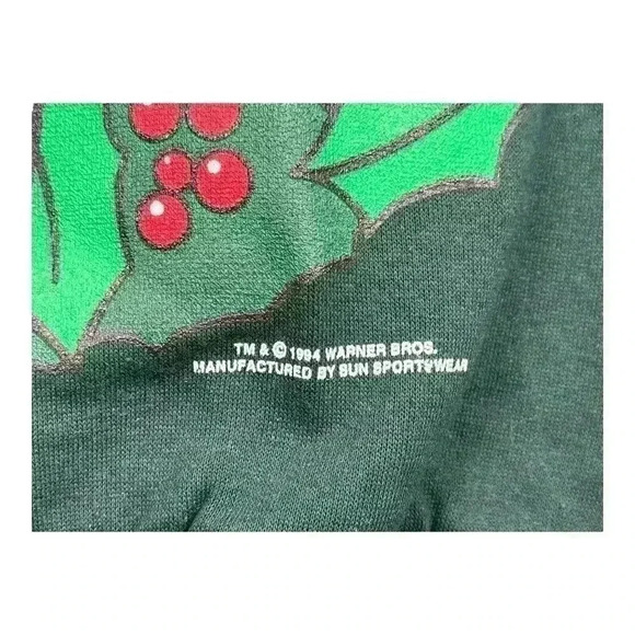 Vintage Christmas Looney Tunes Bugs Bunny Crewneck Size Medium Green 1994 Warner - Picture 5 of 12
